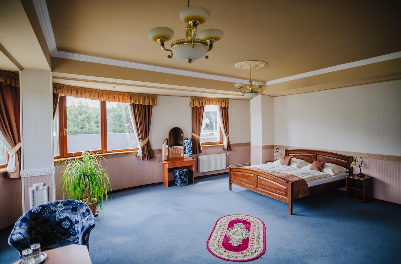 Hotel Gloria Palac Košice Esterno foto