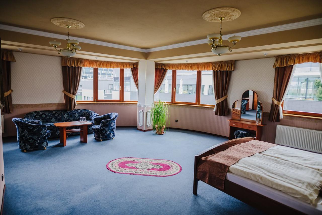 Hotel Gloria Palac Košice Esterno foto
